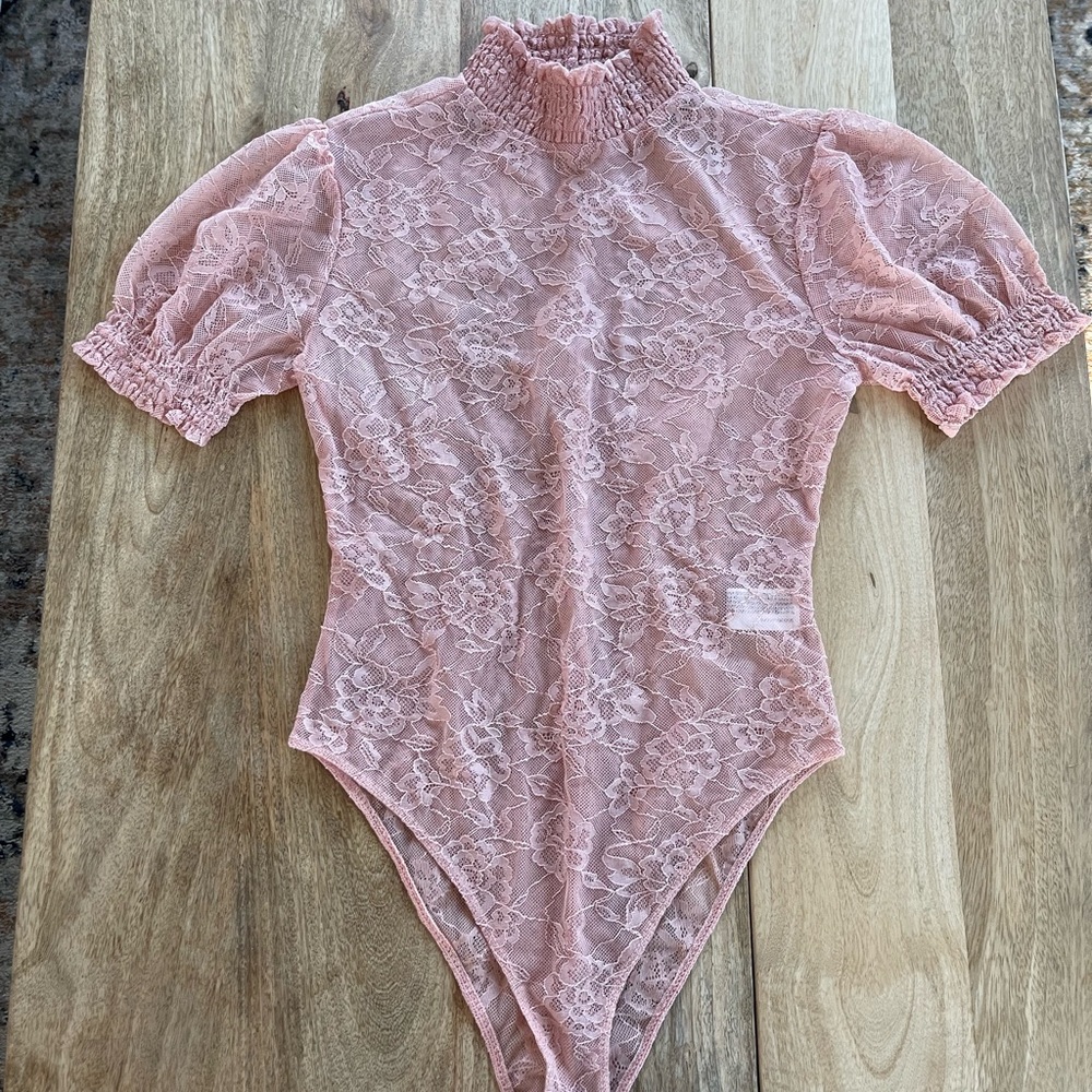 Forever 21 Women's Blush Pink Bodysuit Mock neck Short Sleeves Coquette